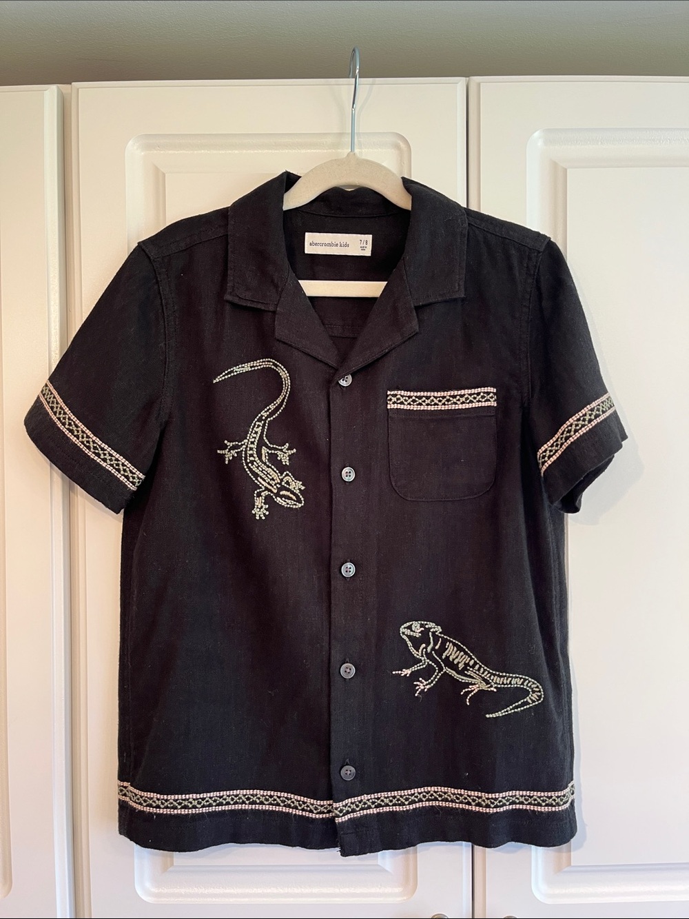 abercrombie kids Black Short-Sleeve Shirt with Reptile Embroidery